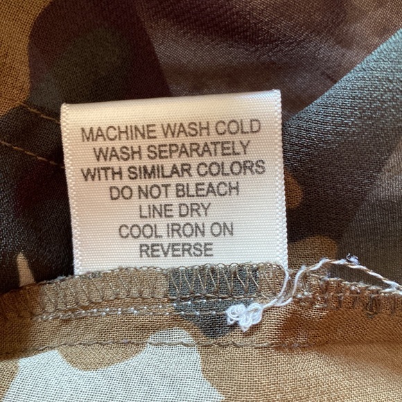 Truth high-low camouflage sheer top Size Medium - Picture 9 of 10